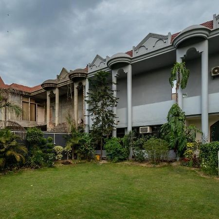 De Manora Homes - Unpretentious Hotel With A Garden , Posh Area Ranjit Avenue Amritsar Exterior photo
