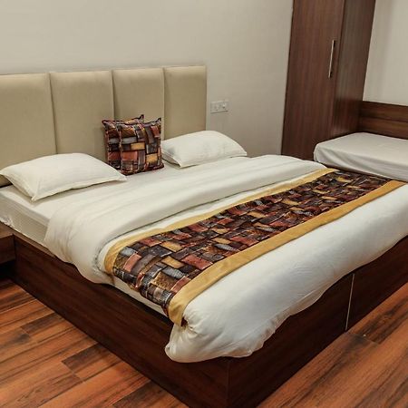 De Manora Homes - Unpretentious Hotel With A Garden , Posh Area Ranjit Avenue Amritsar Exterior photo