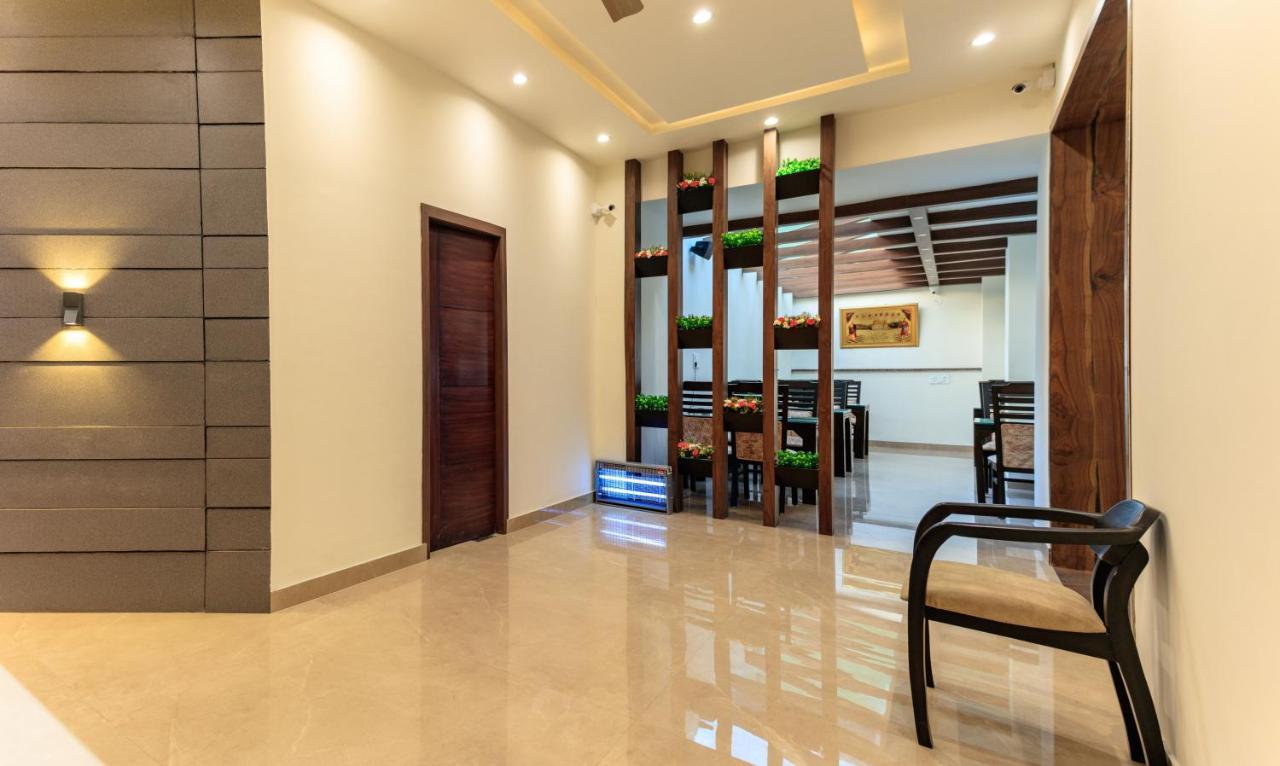 De Manora Homes - Unpretentious Hotel With A Garden , Posh Area Ranjit Avenue Amritsar Exterior photo