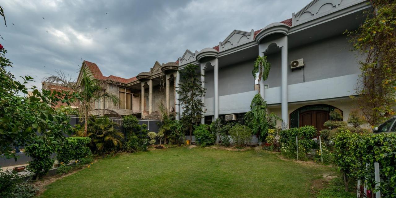 De Manora Homes - Unpretentious Hotel With A Garden , Posh Area Ranjit Avenue Amritsar Exterior photo