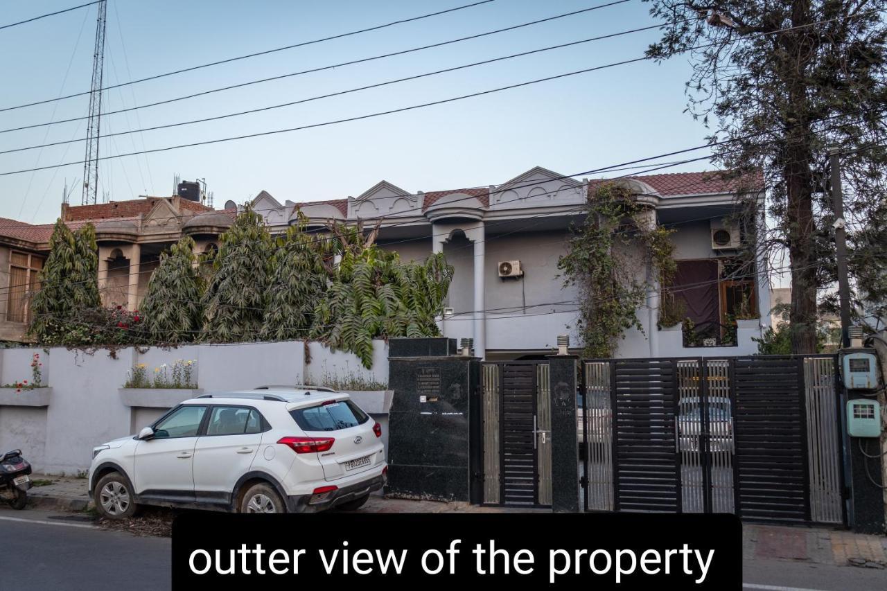 De Manora Homes - Unpretentious Hotel With A Garden , Posh Area Ranjit Avenue Amritsar Exterior photo